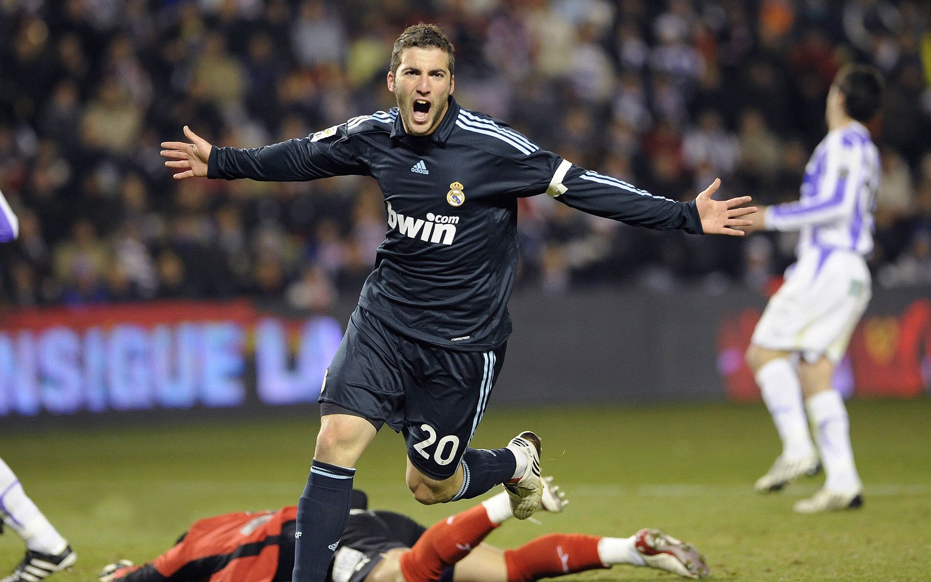 足球战略分析:顶级球队的布局与调整,足球战略分析_顶级球队的布局与调整