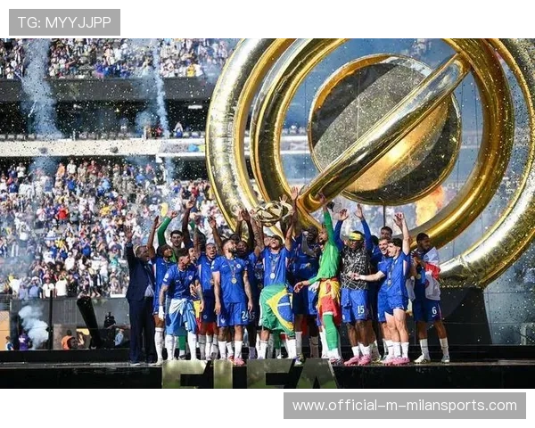 切尔西3–0完胜巴黎，夺得首届扩军版冠军