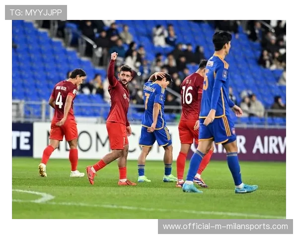 颜骏凌神勇扑出巴尔加斯禁区内劲射，海港内战对抗火热